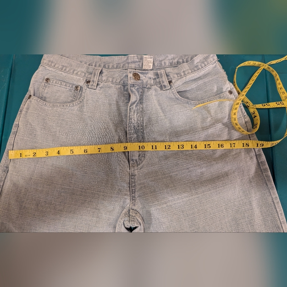 Chico's Design-Lightweight Wide Leg Blue Jean Capri's - Size 8 (Chico's 1) - Picture 7 of 8
